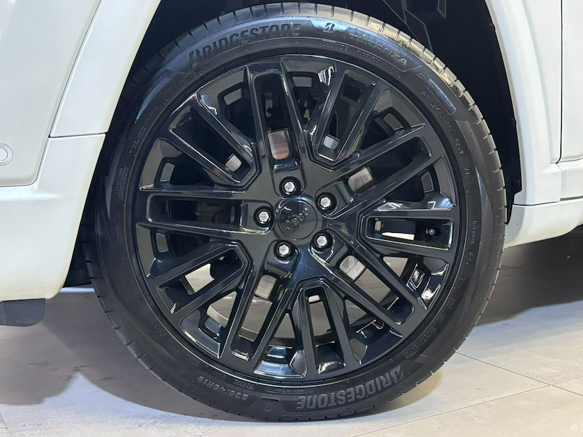 Foto do veículo JEEP COMPASS  SERIE S TF 2024 44.803 KM 152.900,00