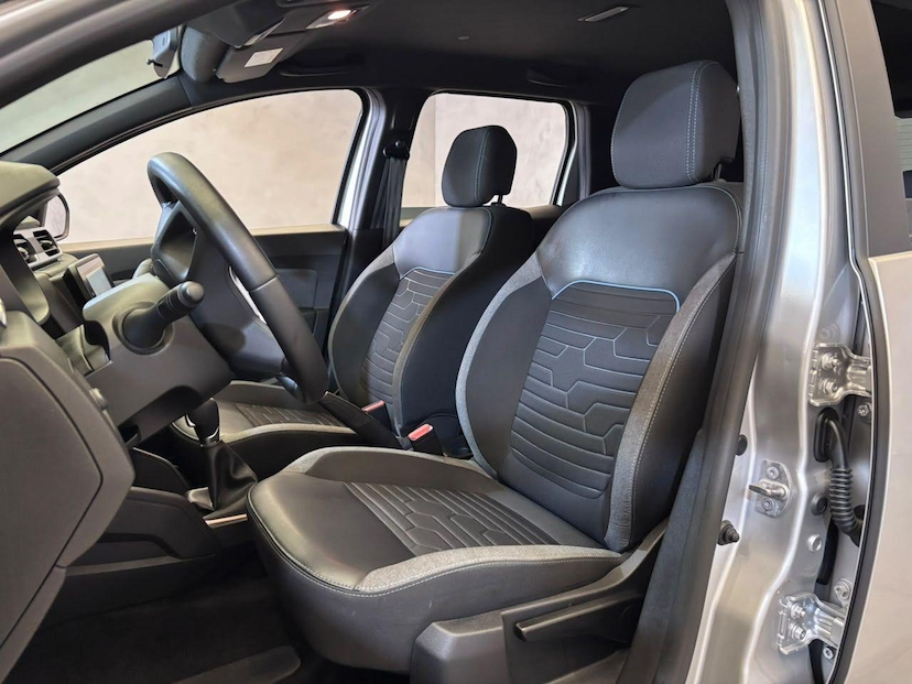 Foto do veículo RENAULT DUSTER  INT16 CVT 2024 54.000 KM 94.900,00