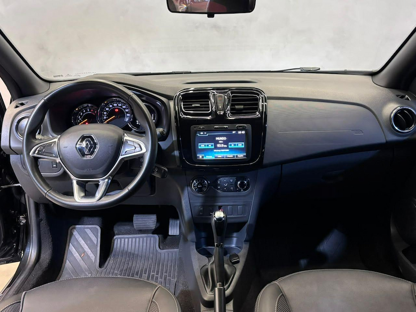Foto do veículo RENAULT SANDERO  INT16CVT 2022 38.000 KM 76.900,00