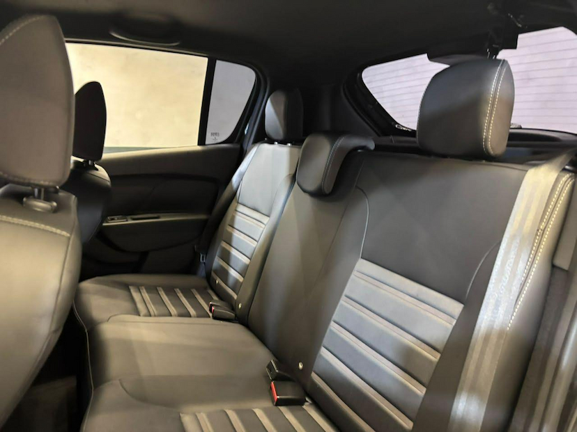 Foto do veículo RENAULT SANDERO  INT16CVT 2022 38.000 KM 76.900,00