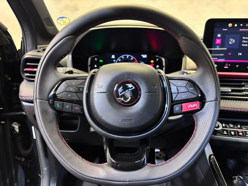 Foto do veículo FIAT FASTBACK  ABARTH T270 AT FLEX 2025 13.000 KM 132.900,00