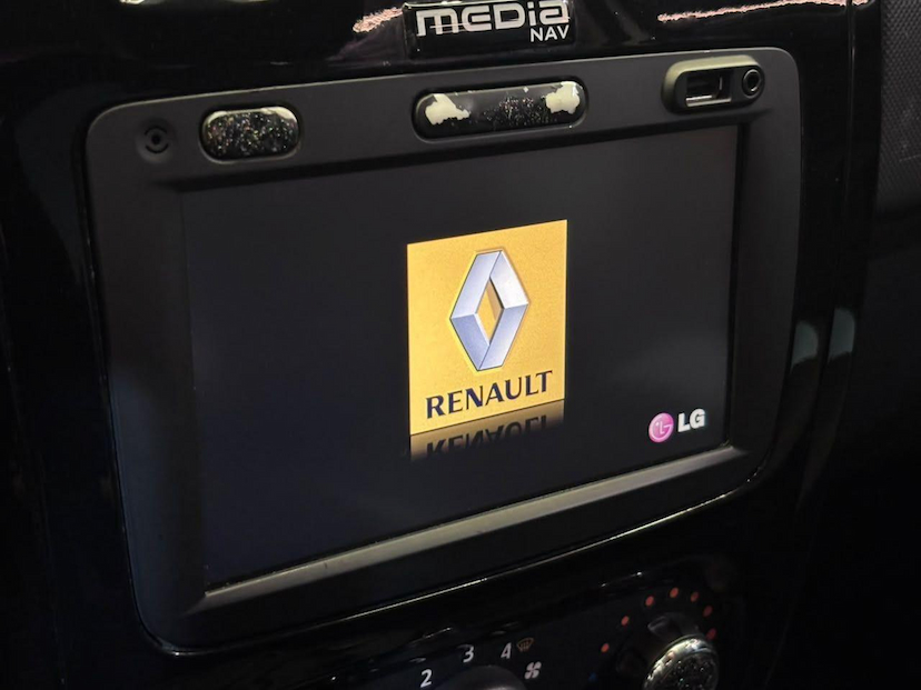 Foto do veículo RENAULT SANDERO  TECH RUN HI-FLEX 1.0 16V 5P 2014 106.400 KM 39.900,00