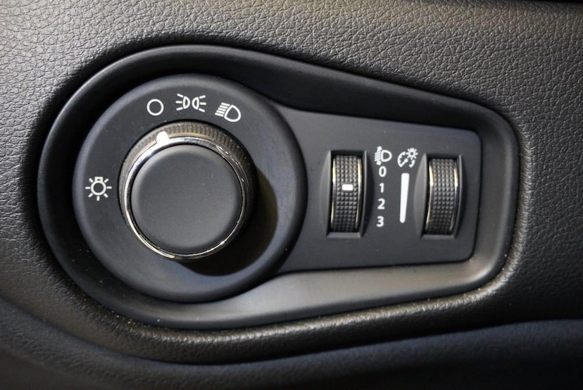 Foto do veículo JEEP RENEGADE  LGTD T270 2023 21.300 KM 102.900,00