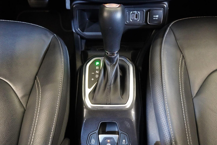 Foto do veículo JEEP RENEGADE  LGTD T270 2023 21.300 KM 102.900,00
