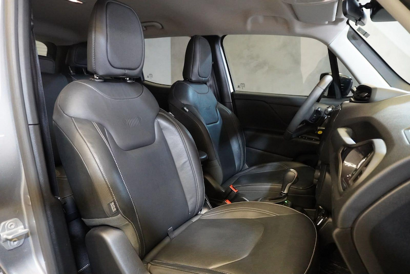 Foto do veículo JEEP RENEGADE  LGTD T270 2023 21.300 KM 102.900,00