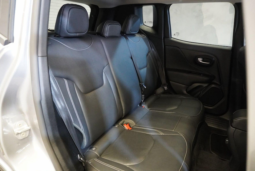 Foto do veículo JEEP RENEGADE  LGTD T270 2023 21.300 KM 102.900,00