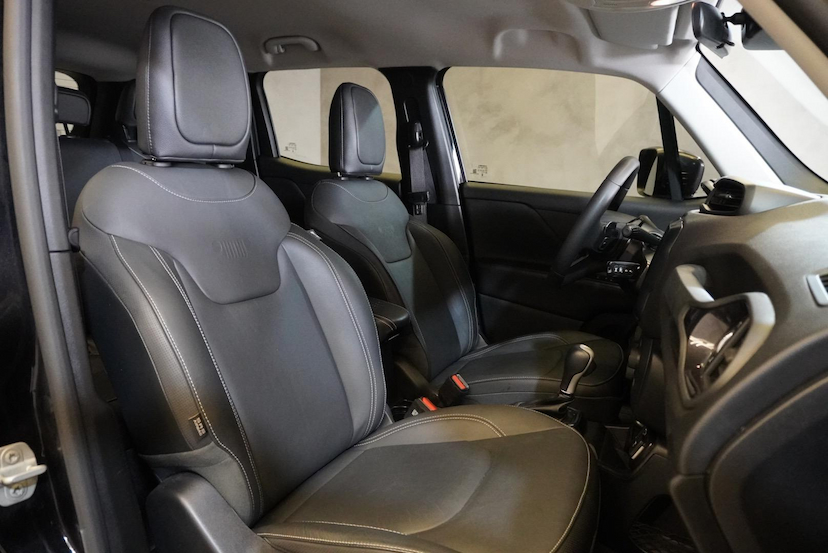 Foto do veículo JEEP RENEGADE  LGTD T270 2024 50.000 KM 102.900,00