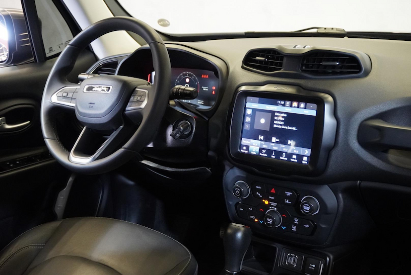 Foto do veículo JEEP RENEGADE  LGTD T270 2024 50.000 KM 102.900,00