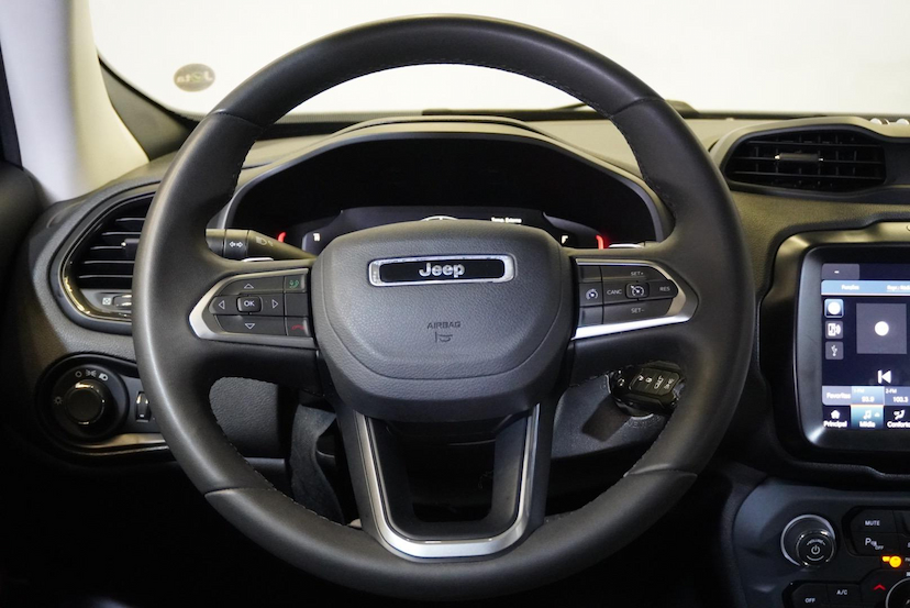 Foto do veículo JEEP RENEGADE  LGTD T270 2024 50.000 KM 102.900,00