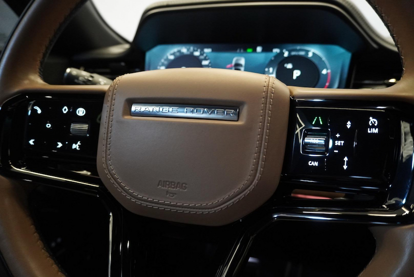 Foto do veículo LAND ROVER RANGE ROVER SPORT 3.0 LR RRS D350 HSED 2024 18.104 KM R$ 728.900,00