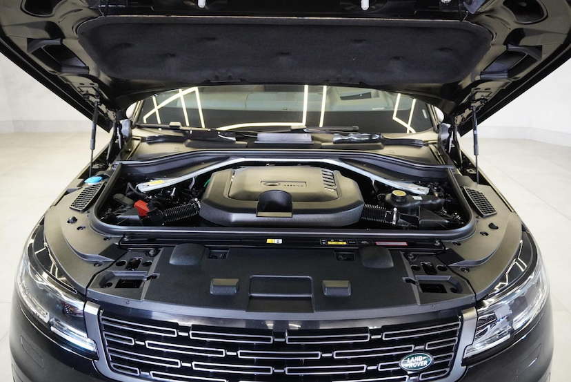 Foto do veículo LAND ROVER RANGE ROVER SPORT 3.0 LR RRS D350 HSED 2024 18.104 KM R$ 728.900,00