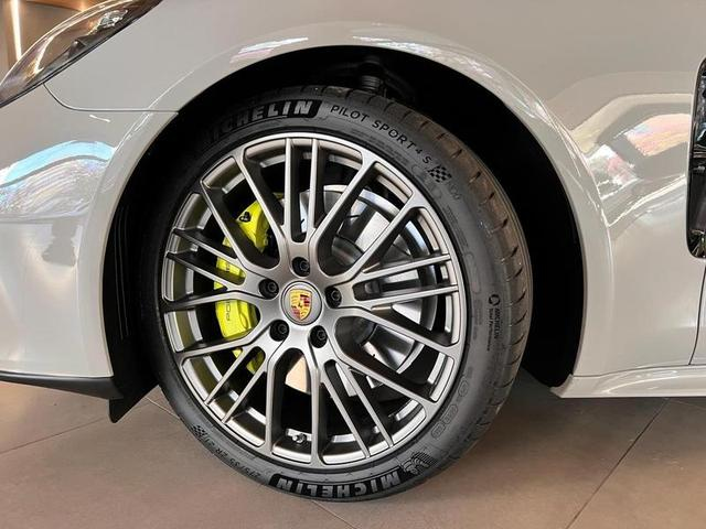 Foto do veículo PORSCHE PANAMERA  4 E-HYBRID 2023 4.300 KM 729.000,00