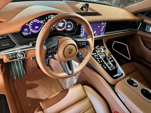 Foto do veículo PORSCHE PANAMERA  4 E-HYBRID 2023 4.300 KM 729.000,00