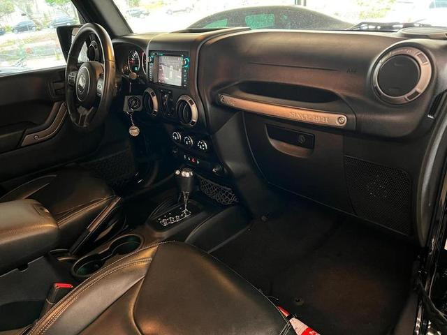 Foto do veículo JEEP WRANGLER  ULT 3.6L 2015 47.735 KM 289.000,00