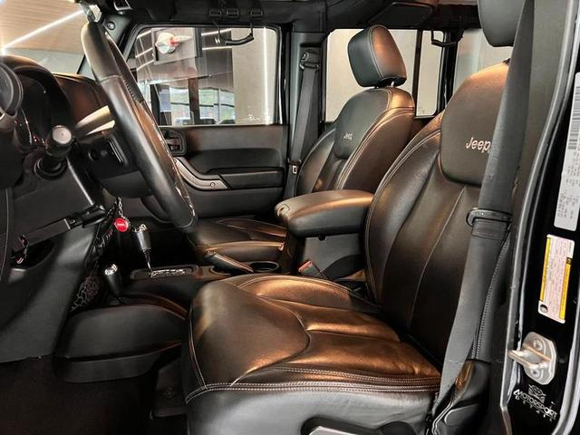 Foto do veículo JEEP WRANGLER  ULT 3.6L 2015 47.735 KM 289.000,00