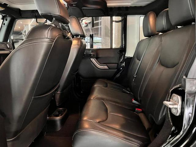 Foto do veículo JEEP WRANGLER  ULT 3.6L 2015 47.735 KM 289.000,00