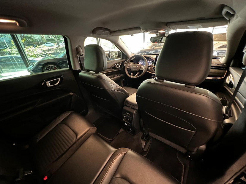 Foto do veículo JEEP COMMANDER  LIM T270 2022 49.421 KM 159.000,00