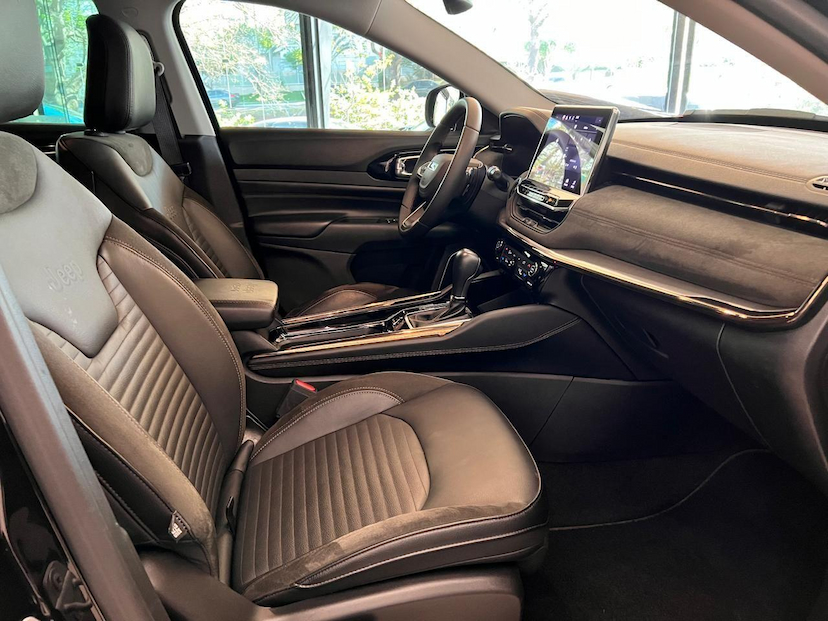 Foto do veículo JEEP COMMANDER  LIM T270 2022 49.421 KM 159.000,00