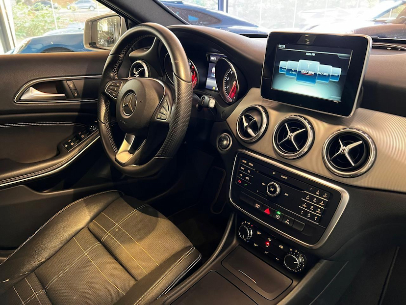 Foto do veículo MERCEDES-BENZ GLA 200  2016 63.459 KM 109.000,00