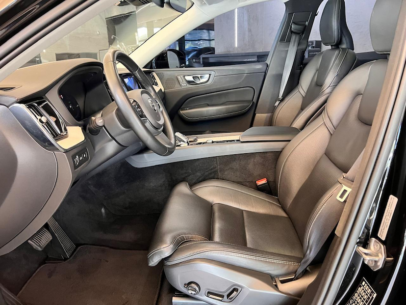 Foto do veículo VOLVO XC60  T8 INSCRIPT 2022 53.867 KM 279.000,00