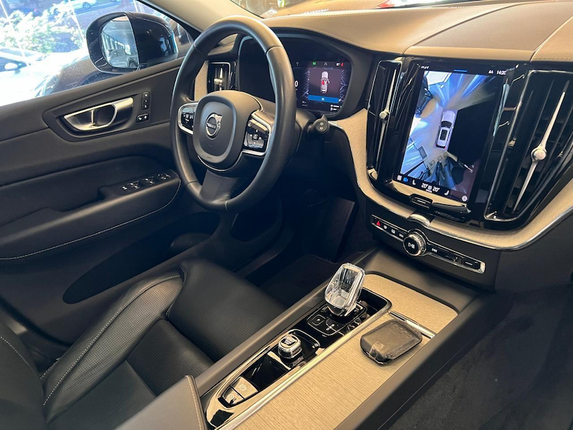 Foto do veículo VOLVO XC60  T8 INSCRIPT 2022 53.867 KM 279.000,00