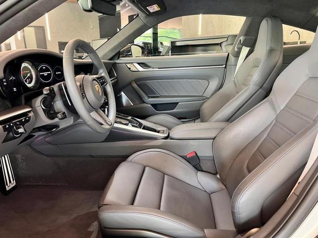 Foto do veículo PORSCHE 911  TURBO S 2021 18.465 KM 1.330.000,00