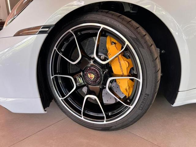 Foto do veículo PORSCHE 911  TURBO S 2021 18.465 KM 1.330.000,00