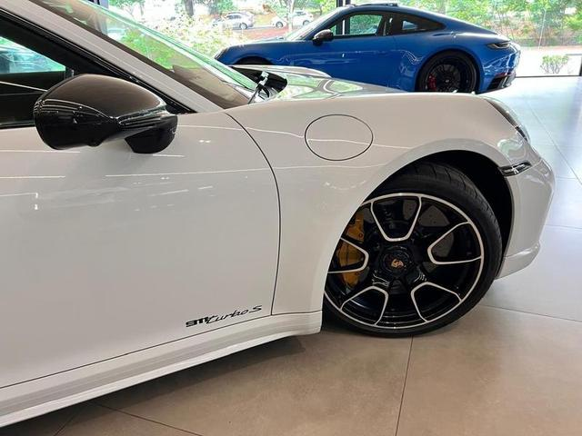 Foto do veículo PORSCHE 911  TURBO S 2021 18.465 KM 1.330.000,00