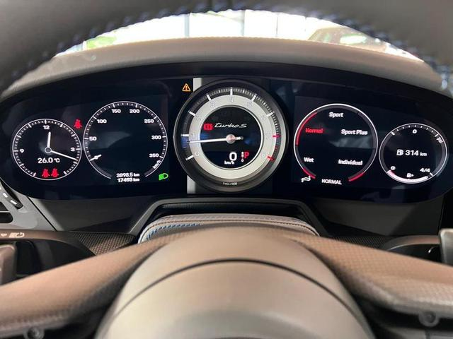 Foto do veículo PORSCHE 911  TURBO S 2021 18.465 KM 1.330.000,00
