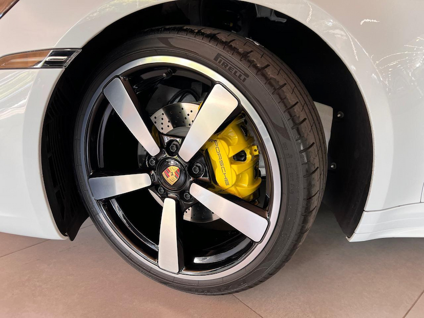 Foto do veículo PORSCHE 911  CARRERA CONVERSIVEL 2024 4.000 KM 999.000,00