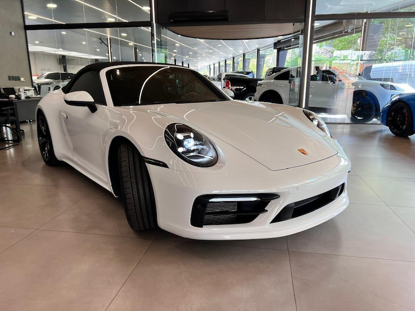 Foto do veículo PORSCHE 911  CARRERA CONVERSIVEL 2024 4.000 KM 999.000,00