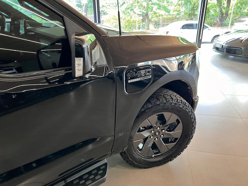 Foto do veículo FORD F-150 F-150 LIGHTNING 2023 27.800 KM 699.000,00