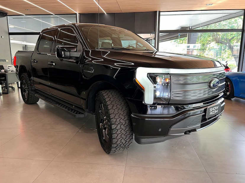 Foto do veículo FORD F-150 F-150 LIGHTNING 2023 27.800 KM 699.000,00