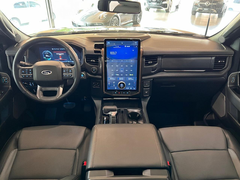 Foto do veículo FORD F-150 F-150 LIGHTNING 2023 27.800 KM 699.000,00