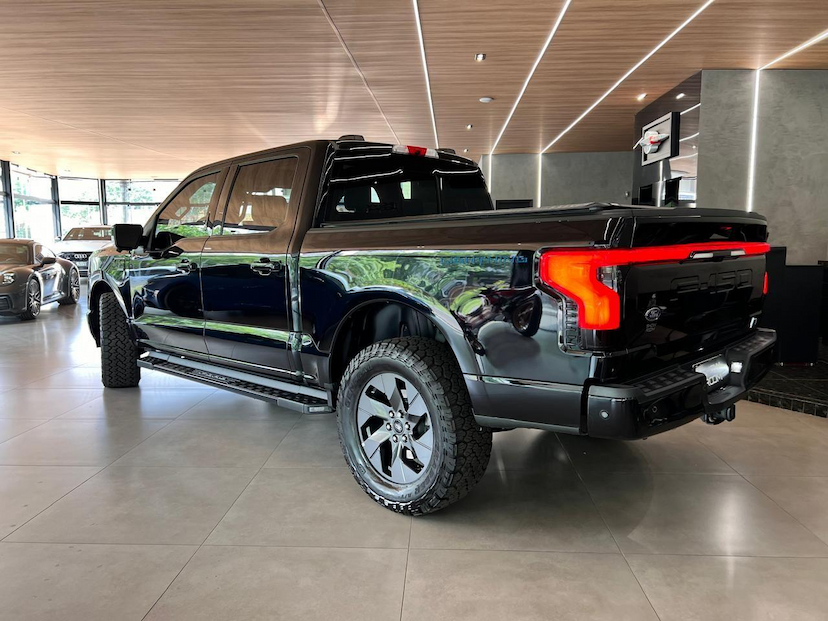 Foto do veículo FORD F-150 F-150 LIGHTNING 2023 27.800 KM 699.000,00
