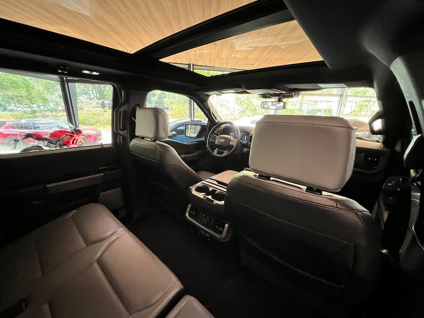 Foto do veículo FORD F-150 F-150 LIGHTNING 2023 27.800 KM 699.000,00