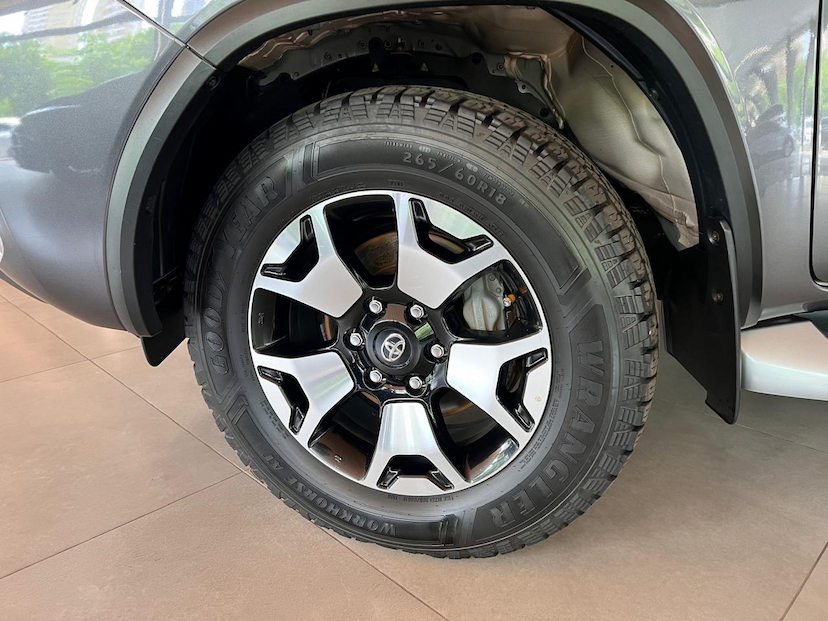 Foto do veículo TOYOTA HILUX  SWDMDA4JD 2019 69.900 KM 255.000,00