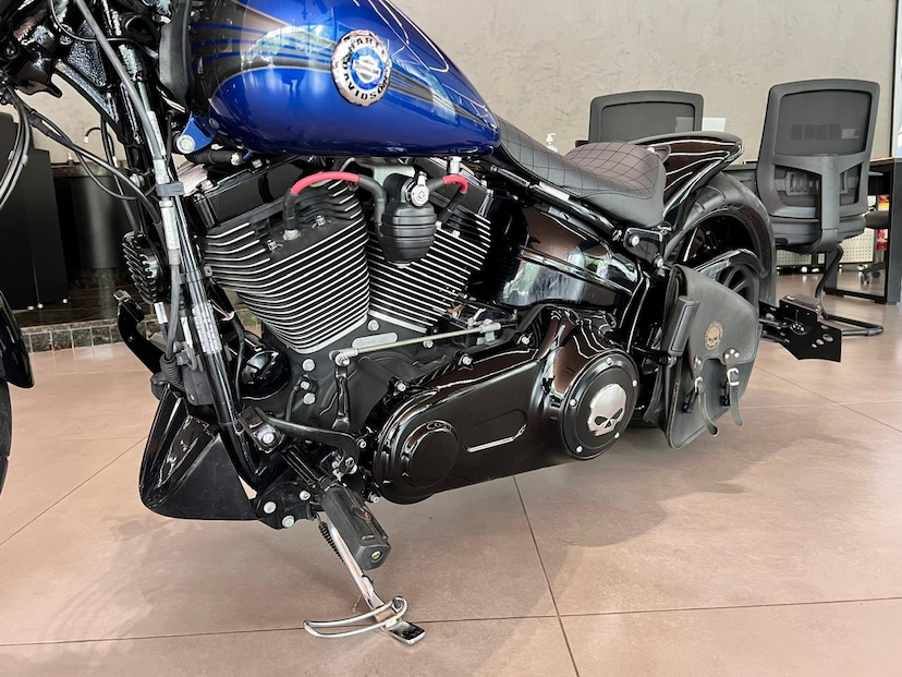 Foto do veículo HARLEY-DAVIDSON SOFTAIL BREAKOUT  BREAKOUT FXSB 2015 6.500 KM 82.000,00