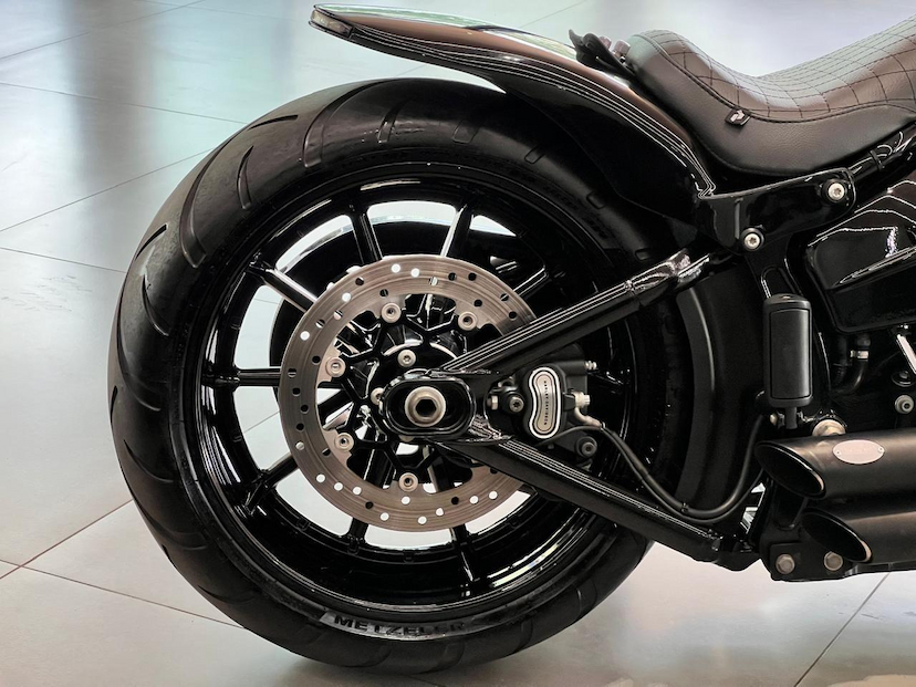 Foto do veículo HARLEY-DAVIDSON SOFTAIL BREAKOUT  BREAKOUT FXSB 2015 6.500 KM 82.000,00
