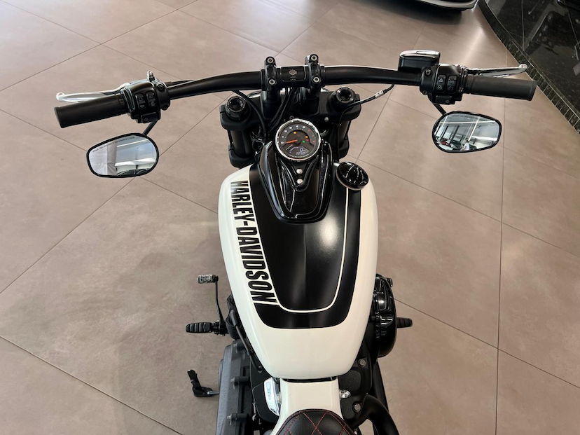 Foto do veículo HARLEY-DAVIDSON FX  FB 2018 18.847 KM 65.000,00