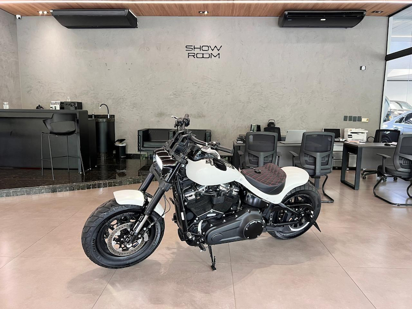 Foto do veículo HARLEY-DAVIDSON FX  FB 2018 18.847 KM 65.000,00