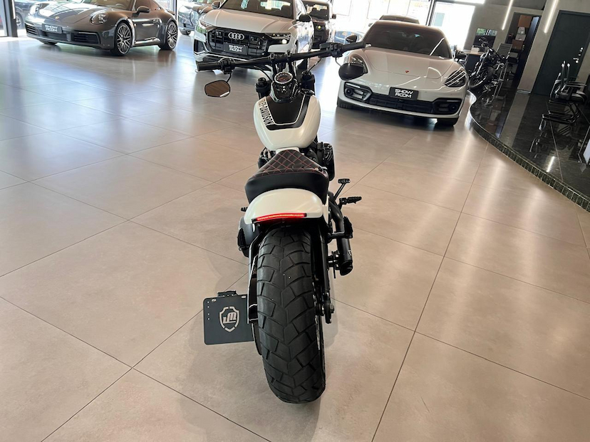 Foto do veículo HARLEY-DAVIDSON FX  FB 2018 18.847 KM 65.000,00