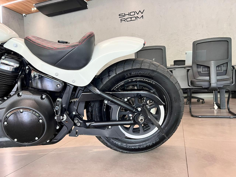 Foto do veículo HARLEY-DAVIDSON FX  FB 2018 18.847 KM 65.000,00