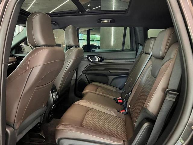 Foto do veículo JEEP COMMANDER  OVR TD380 2022 17.974 KM 209.000,00