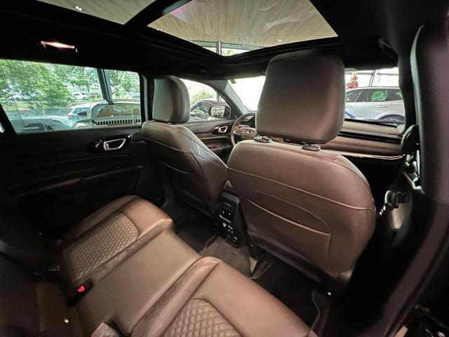 Foto do veículo JEEP COMMANDER  OVR TD380 2022 17.974 KM 209.000,00