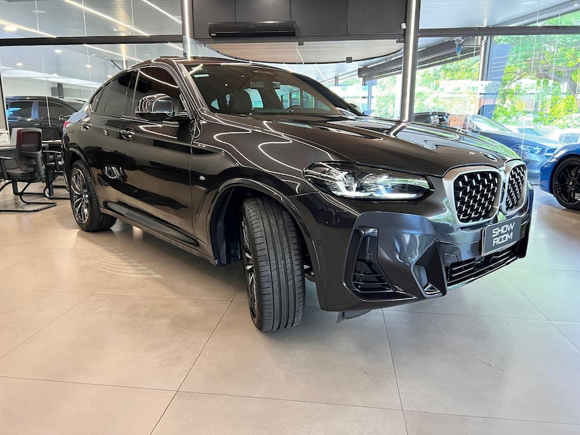 Foto do veículo BMW X4  XDRIVE30I 2024 16.088 KM 409.000,00