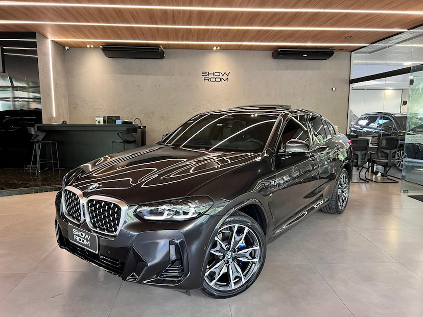 Foto do veículo BMW X4  XDRIVE30I 2024 16.088 KM 409.000,00