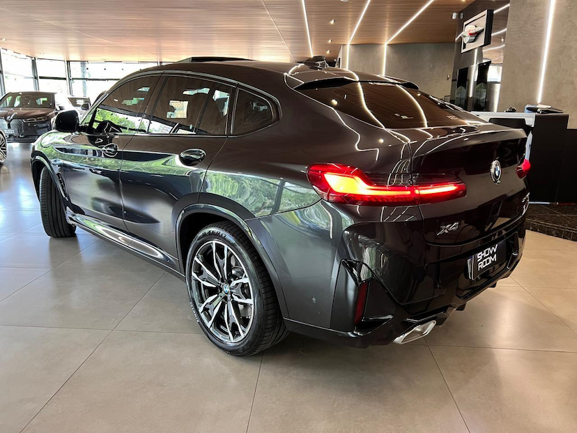 Foto do veículo BMW X4  XDRIVE30I 2024 16.088 KM 409.000,00