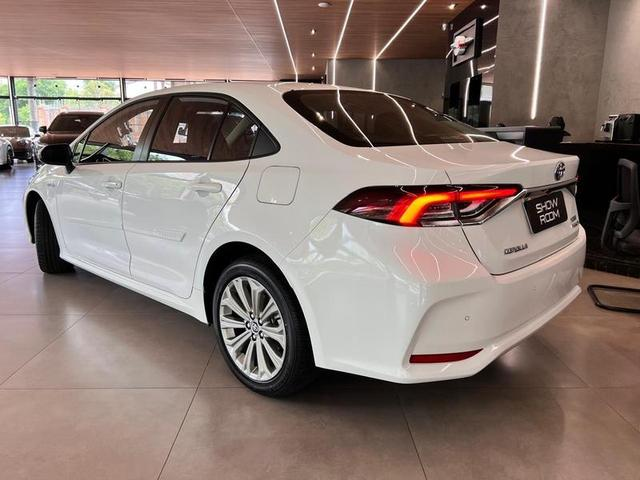 Foto do veículo TOYOTA COROLLA  ALTIS HV 2023 30.350 KM 152.000,00