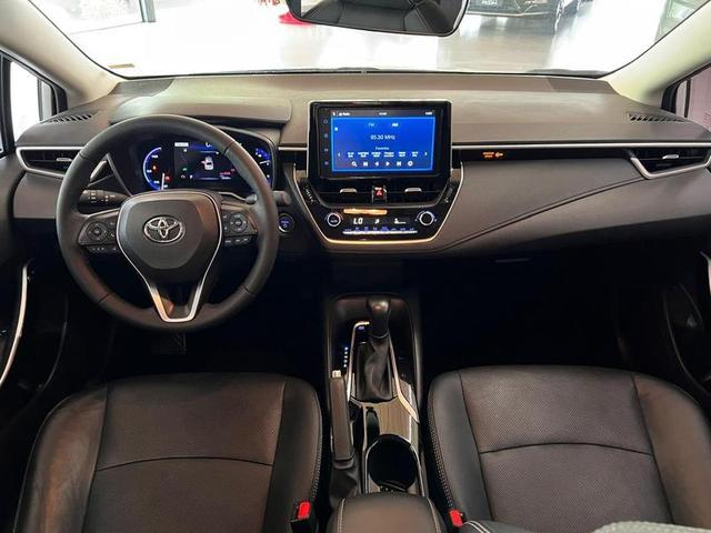 Foto do veículo TOYOTA COROLLA  ALTIS HV 2023 30.350 KM 152.000,00